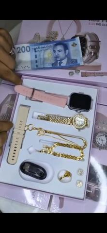 حزمة امرأة محبة وجذابة