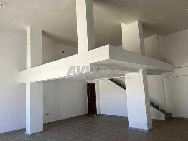 محل للإيجار مع دور علوي - 2