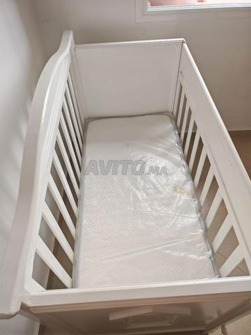 Lit bébé avec matelas - 2