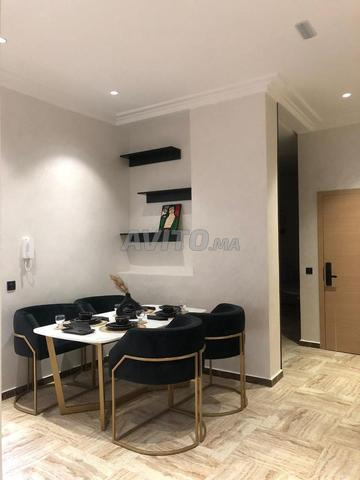 طاولة رخام مع 4 كراسي - 2