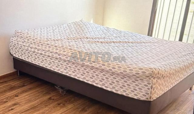 Lit deux places avec matelas et surmatelas Ikea