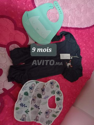 2 bavoirs et une grenouillère neuf