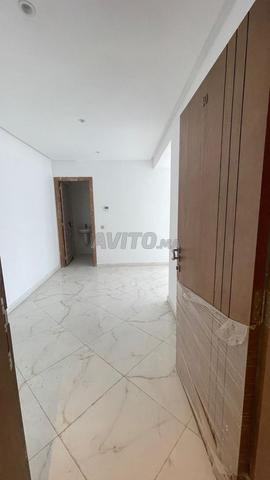 مكتب للإيجار على شارع محمد الخامس الرئيسي