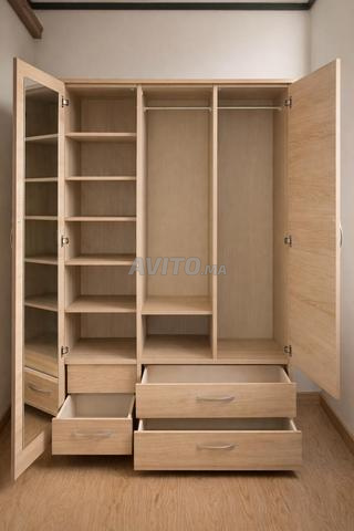 خزانة بثلاثة أبواب مع مرآة - 2