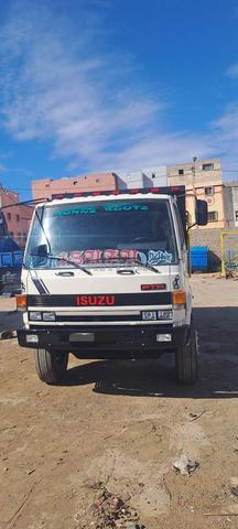 Camion Isuzu benne