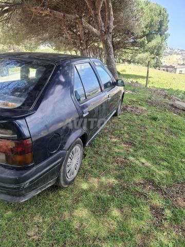 RENAULT 19 modèle 1989