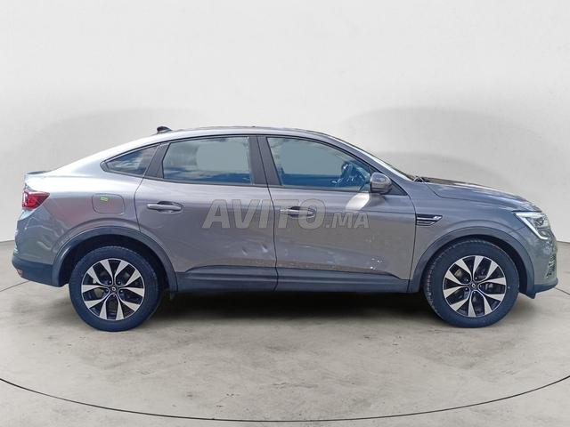 RENAULT. Arkana