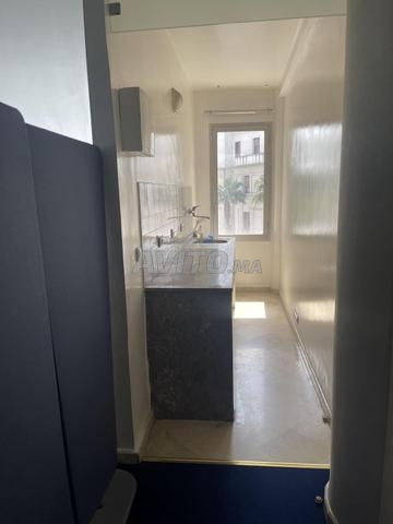 مكتب جميل مجهز للإيجار - 2