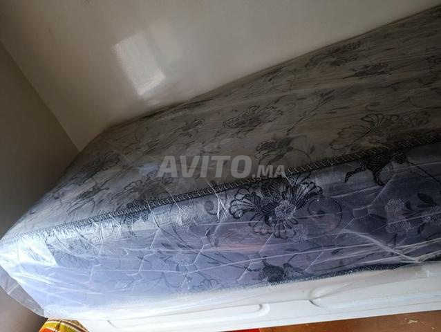 صداري خشب بالفرشة الخاصة به لا تزال جديدة - 2