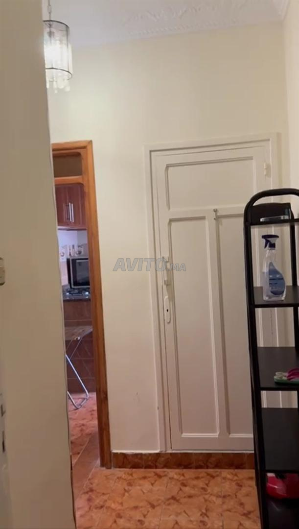 Appartement meublé à louer quotidiennement en centre-ville - image 4