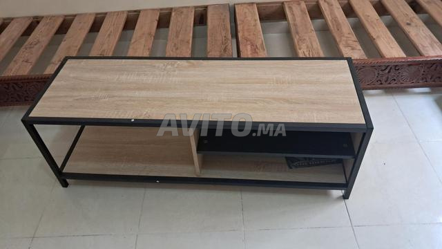 Table TV encore propre. Négociable. - 2