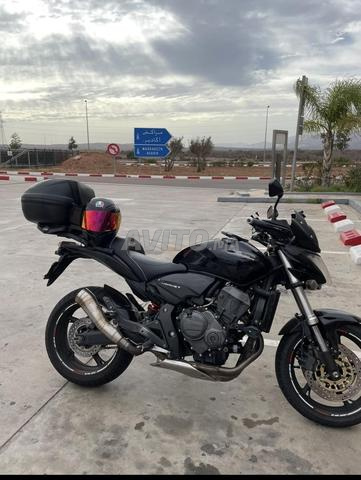 هوندا هورنت أسود بالكامل