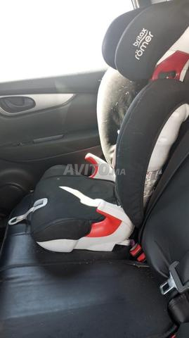 مقعد سيارة للأطفال Britax Römer بحالة جيدة - 2