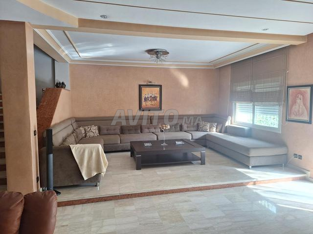 فيلا للبيع بمساحة أرض 284م2