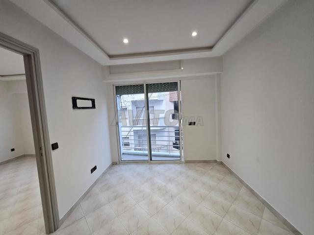 استوديو للإيجار في المعارف فارغ - 2