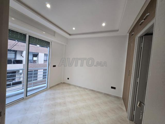 Studio à louer à maarif vide - image 5