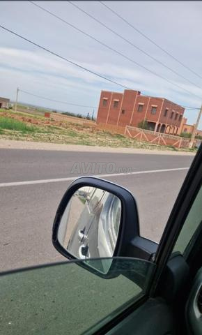 أرض للبيع على شارع