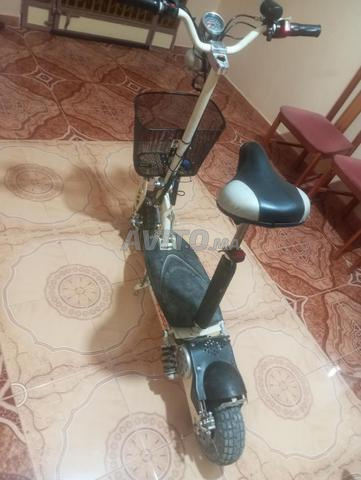 سكوتر كهربائي يحتاج بطارية