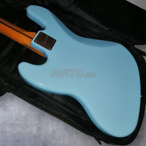 Squier Classic Vibes 60s Daphne Bleu J Bass - 2