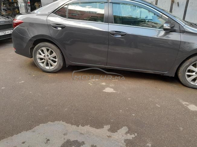 voiture toyota corolla  4D4