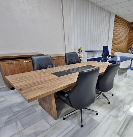 ✔️ طاولات اجتماعات بتصميم احترافي يعكس قوة شركتك