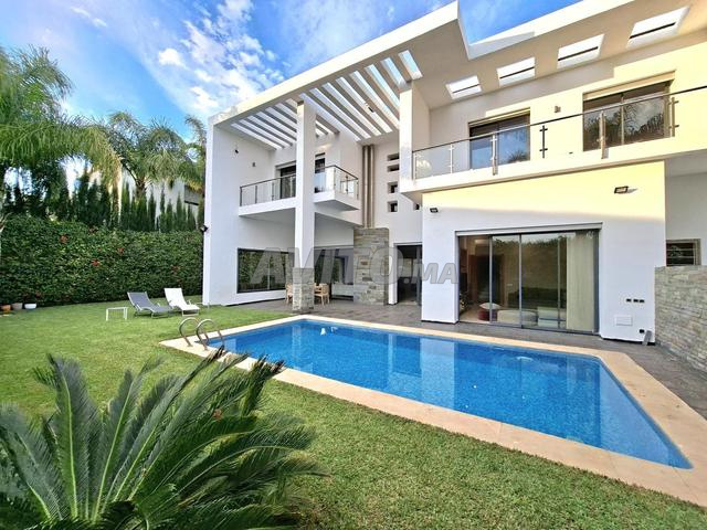 فيلا رائعة للإيجار على تل في بوسكورة