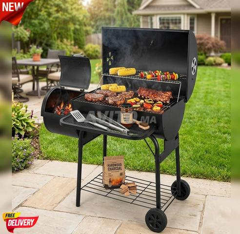 شواية فحم مدخنة مع رماد