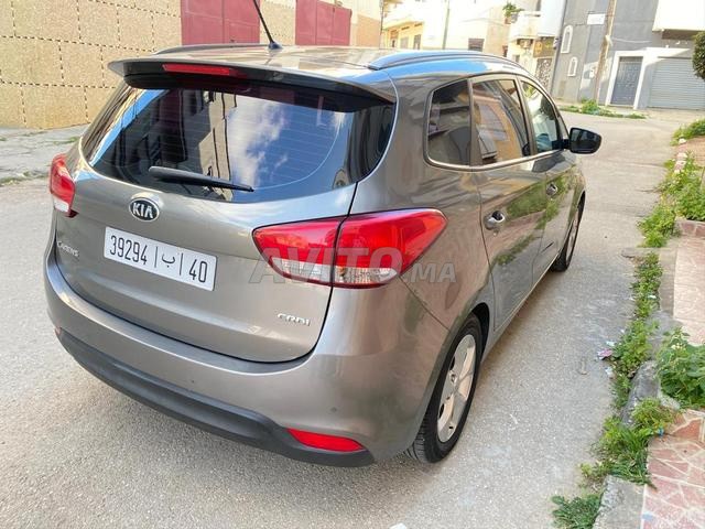 سيارة كيا كارينز موديل 2017 - 2