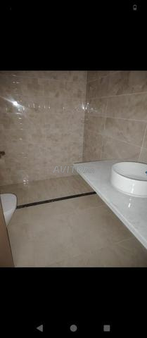 شقة 3 غرف وصالون فارغة في إيسلان