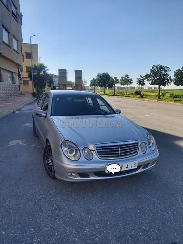 Mercedes-benz w211 E220 1500 dh vignette.