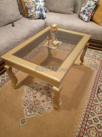 طاولة خشبية جيدة جداً، السعر 800 درهم - 2