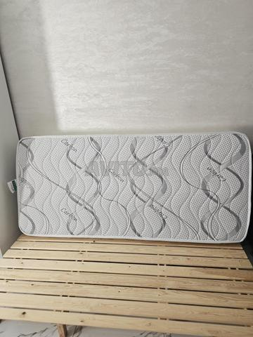 مرتبة طبية 90 200 و قاعدة خشبية