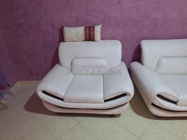 Salon composé de 3 canapés blancs - 2