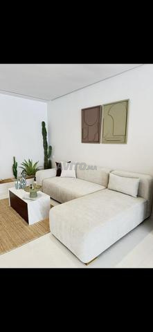 أريكة وطاولة قهوة