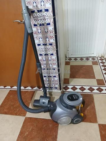 مكنسة كهربائية ودراجة رياضية منزلية بسعر جيد