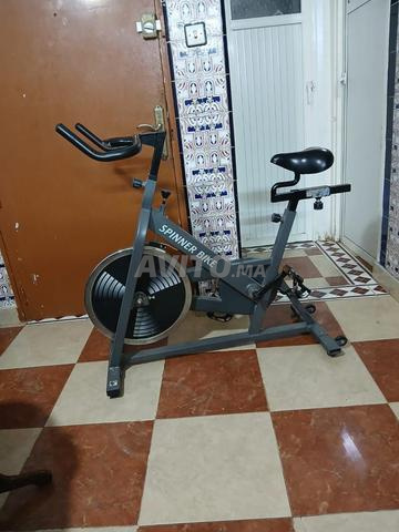 Aspirateur et vélo de sport pour la maison - 2