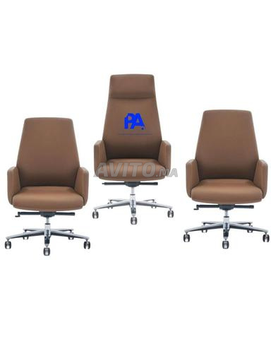 Chaise opérateur avec accoudoirs réglable en stock