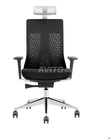 مكتب رئيسي خشبي بتصميم مستورد