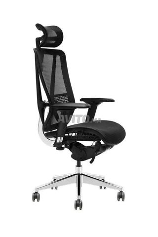 كرسي مكتب مريح بتصميم رئيس باللون الأسود - 2