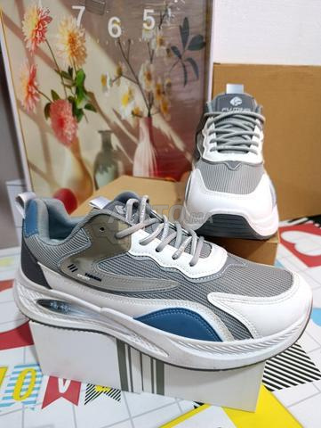 حذاء رياضي جديد مقاس 42 - 2