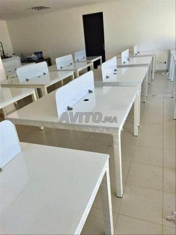 💼 Table de coworking alliant élégance et fonctionnalité