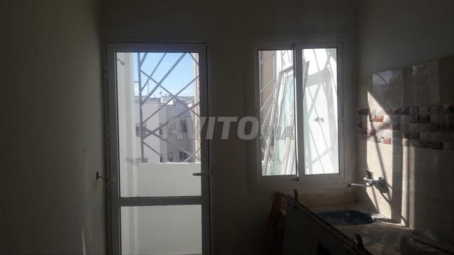 شقة للكراء بإقامة التوحيد سكن