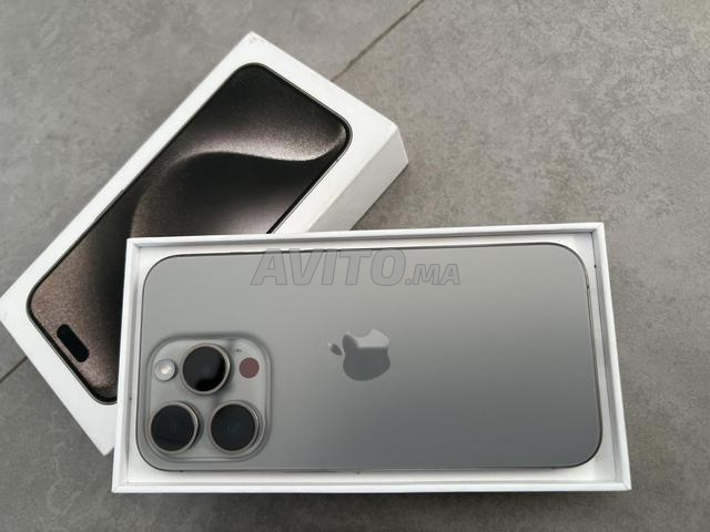 iPhone 15 Pro 256Go quasi neuf / Vente en magasin