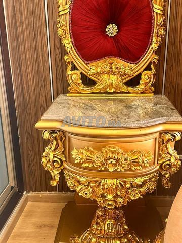 غرفة نوم فاخرة مع سرير - 2