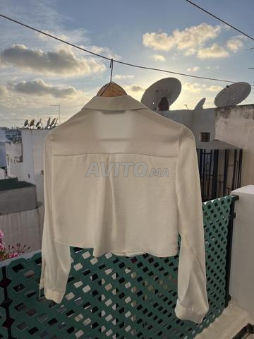 قميص أبيض قصير من زارا مقاس S بـ 50 درهم - 2