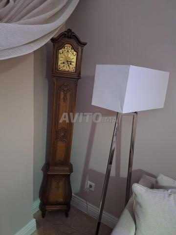 ساعة قديمة جداً، اشتريتها من ألمانيا 2500 درهم