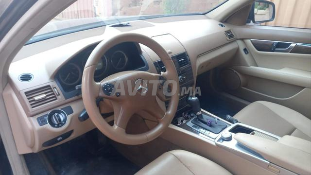 سيارة ما زالت بحالة جيدة وقابلة للتفاوض - 2