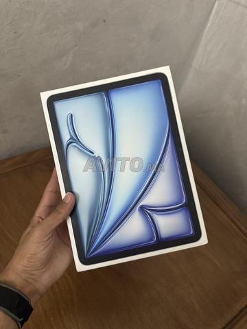iPad Air M3 11 Bleu Neuf avec Chargeur Complet