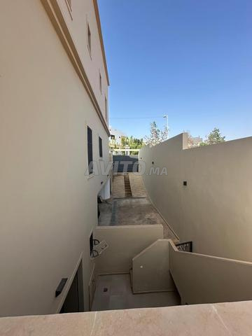 للبيع – فيلا فخمة في حدائق يكم - 2