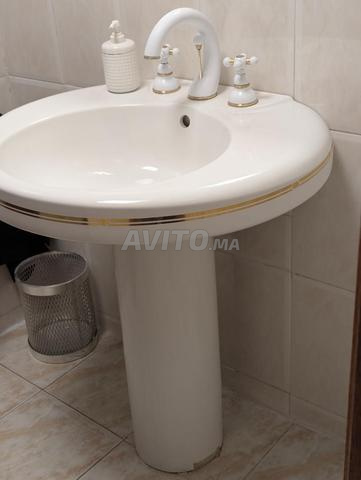 حوض غسل فخم مع صنابير ذهبية - 2